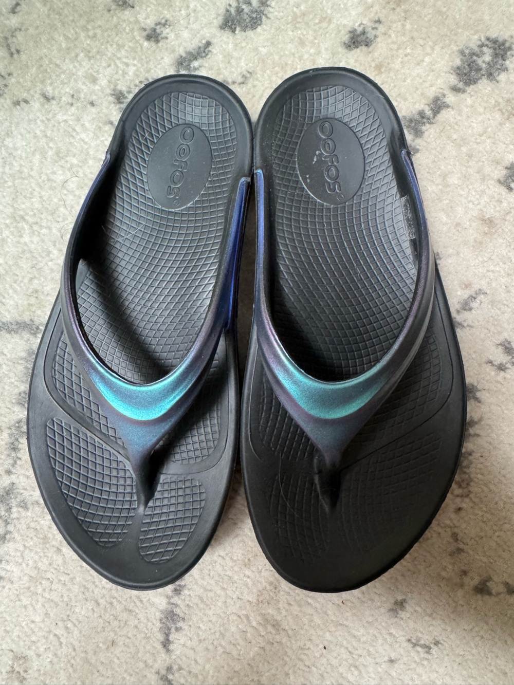 OOFOS Iridescent Teal and Black OOahh Thong Sandals